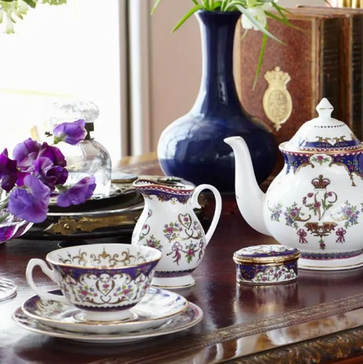 Queen Victoria 4 Cup Teapot*Royal Collection Shop Outlet